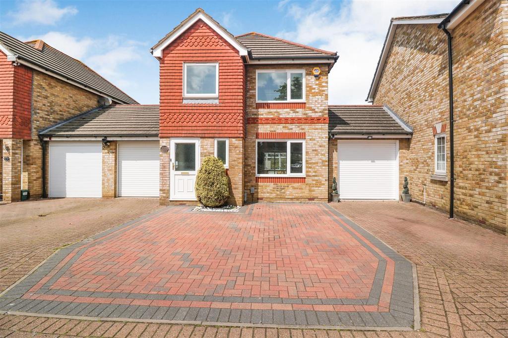 Westbury Rise, Harlow 3 bed link detached house for sale £430,000