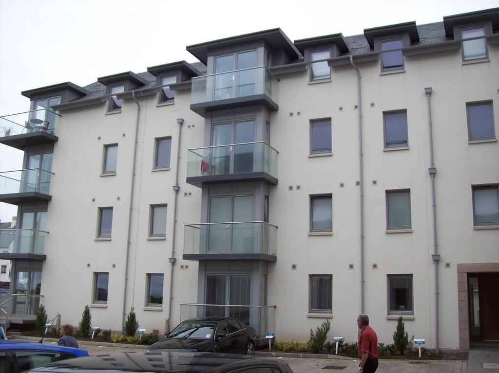 12 Dalhousie Court,LINKS PARADE, CARNOUSTIE, DD7 7JD 2 bed flat to rent