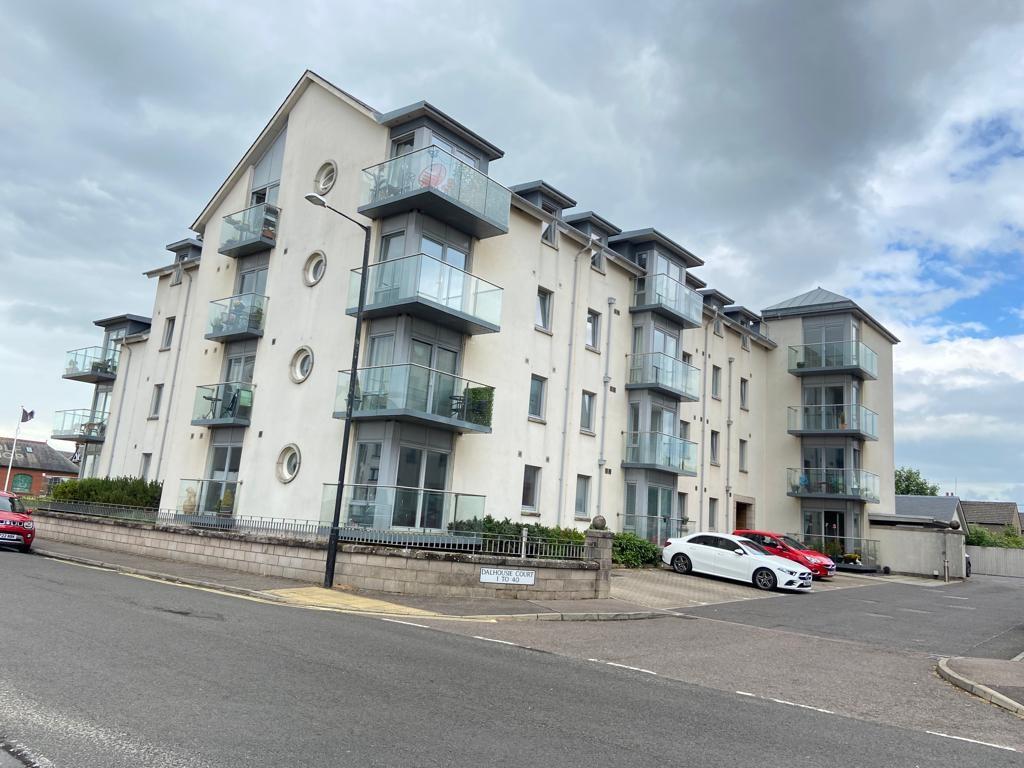 12 Dalhousie Court,LINKS PARADE... 2 bed flat £775 pcm (£179 pw)