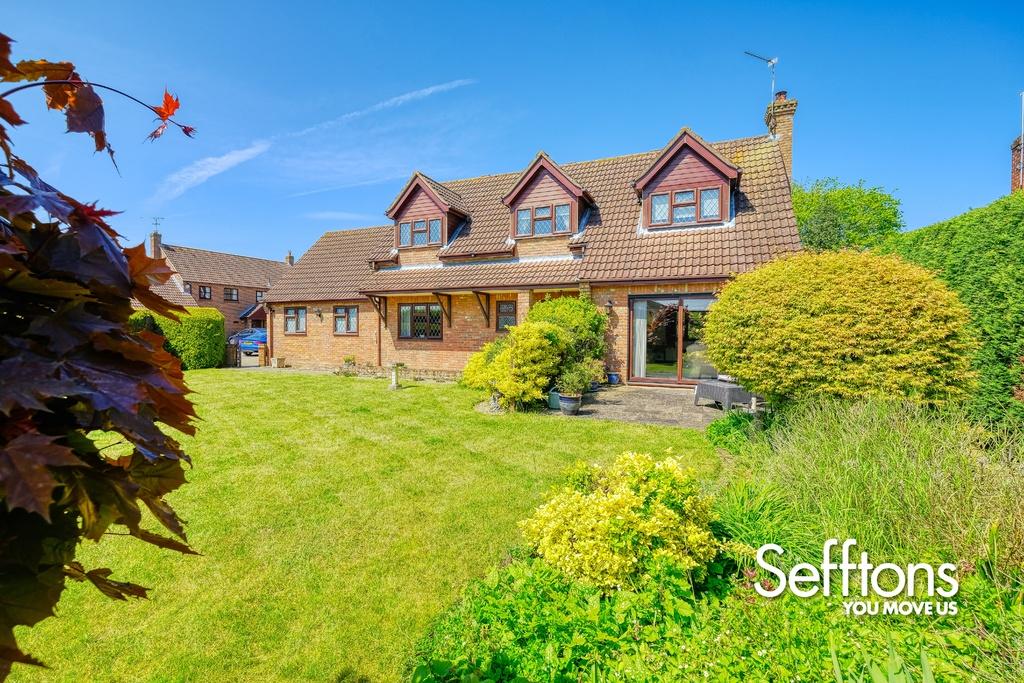 Henley Cottage, Low Road, Great Plumstead, NR13 5EB. 4 bed detached