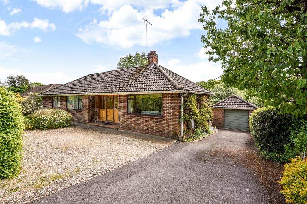 Romsey 3 bed detached bungalow for sale £650,000
