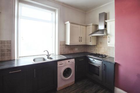 2 bedroom terraced house to rent, Springfield Lane, Churwell, LS27