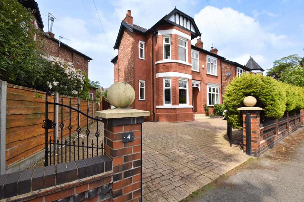 Barnfield, Urmston, M41 4 bed detached house for sale £875,000