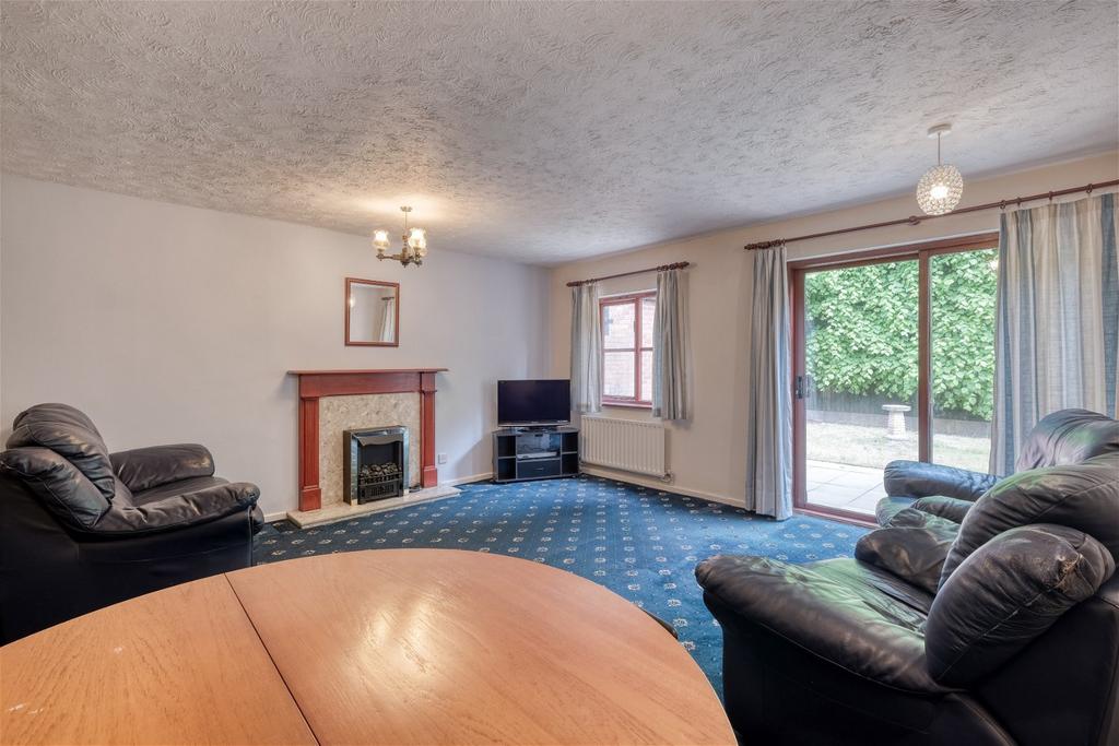 Stourbridge Road, Catshill, Bromsgrove, B61 9LQ 3 bed semidetached