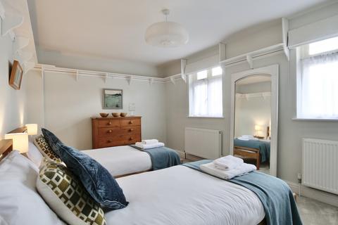 28 North Road, Wells, BA5 2TL