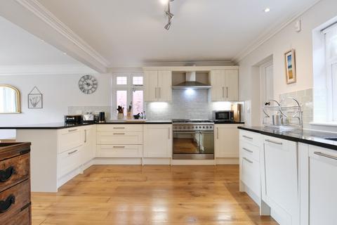 28 North Road, Wells, BA5 2TL
