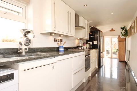 18 Bath Road, Wells, BA5 3LG