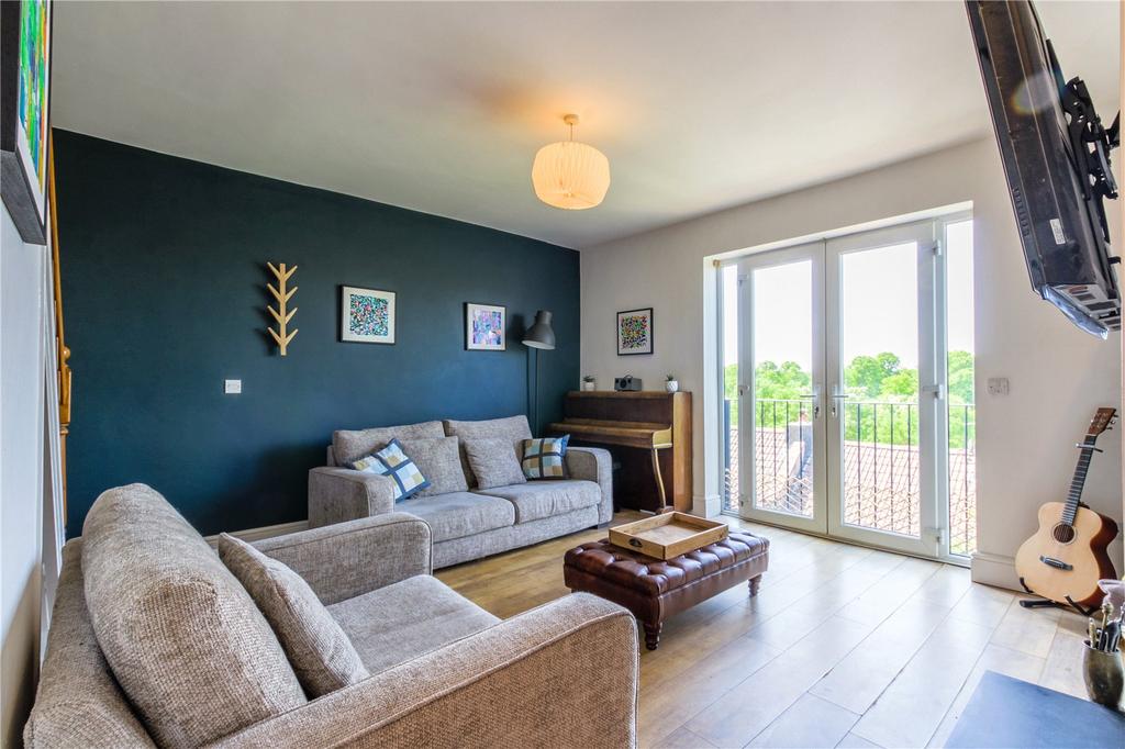 Pylle Hill Crescent, Totterdown, Bristol, BS3 3 bed terraced house for