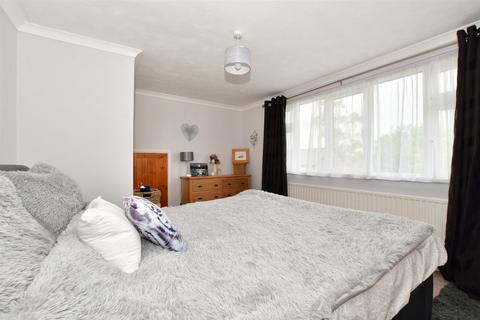 28 Sandwich Road, Eythorne, Dover, CT15 4AA
