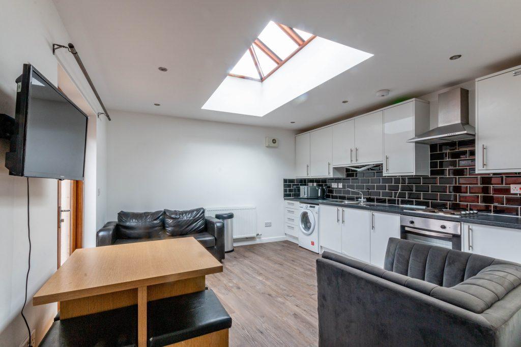 Captains Road, Edinburgh, EH17 8DX 3 bed cottage £1,695 pcm (£391 pw)