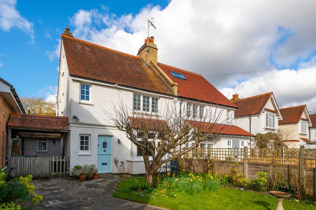 The Clears, Reigate, RH2 3 bed semidetached house £839,000