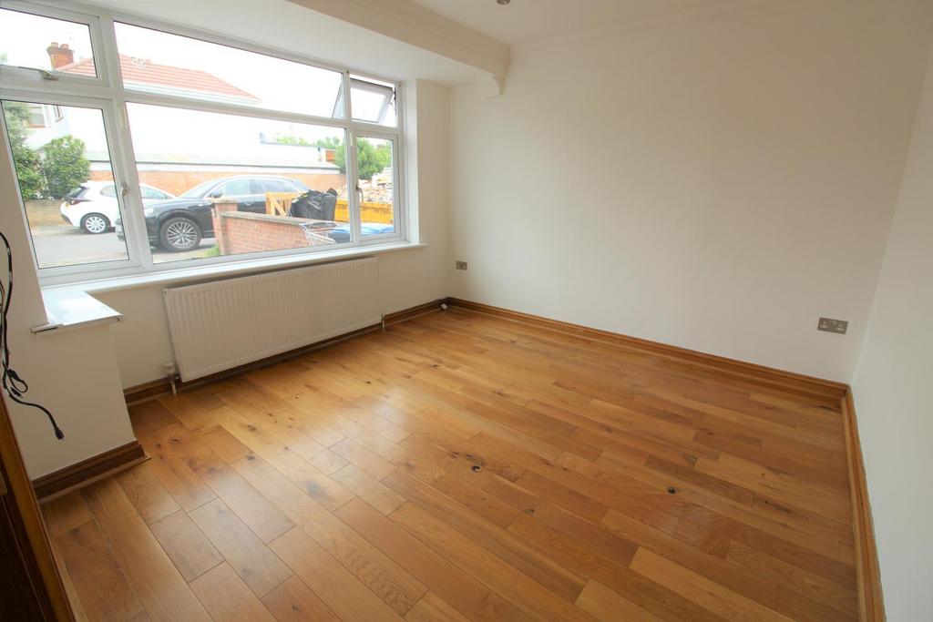 Cambourne Avenue, Edmonton 3 bed terraced house £2,000 pcm (£462 pw)
