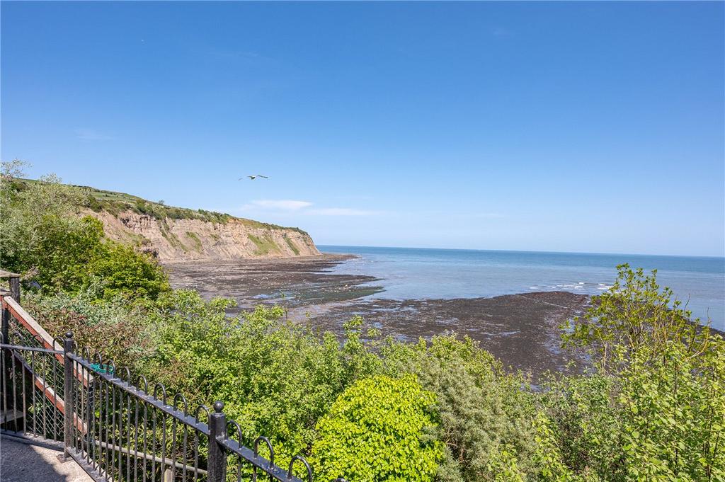 The Square, Robin Hoods Bay, Whitby, North Yorkshire, YO22 4 bed house