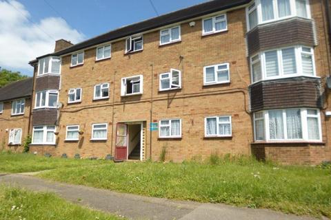 3 bedroom apartment to rent - Shaw Close, Cheshunt EN8