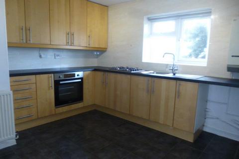 3 bedroom apartment to rent - Shaw Close, Cheshunt EN8