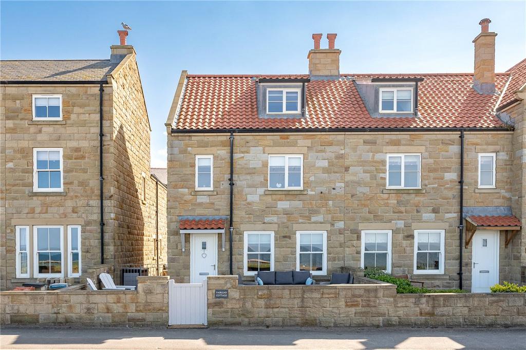 Sandsend Road, Sandsend, Whitby, North Yorkshire, YO21 4 bed end of