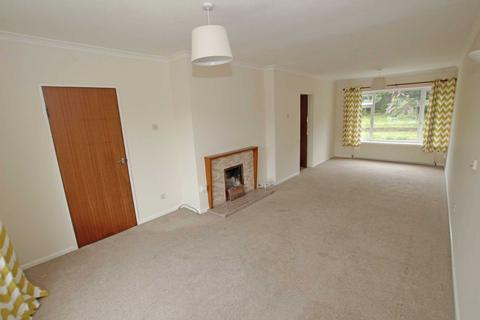 8 Chichester Close, Eastbourne, BN22 0JN