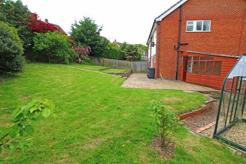 8 Chichester Close, Eastbourne, BN22 0JN