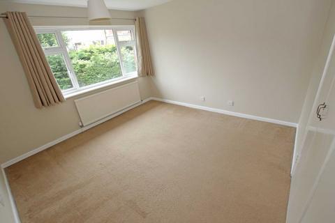 8 Chichester Close, Eastbourne, BN22 0JN