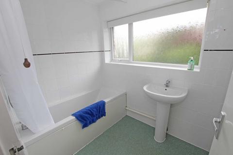 8 Chichester Close, Eastbourne, BN22 0JN