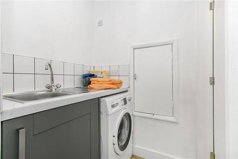 46 Raymond Crescent, Guildford, GU2 7SX