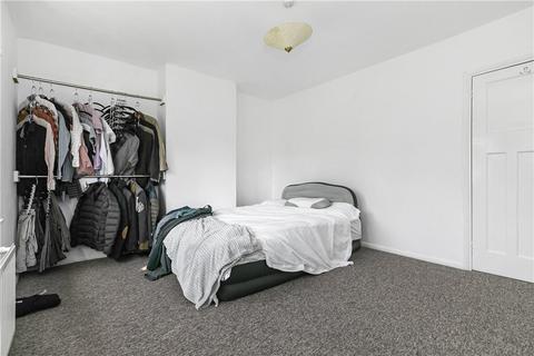 46 Raymond Crescent, Guildford, GU2 7SX