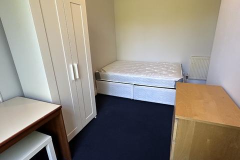 5 bedroom flat to rent, Marchmont Crescent, Marchmont, Edinburgh, EH9