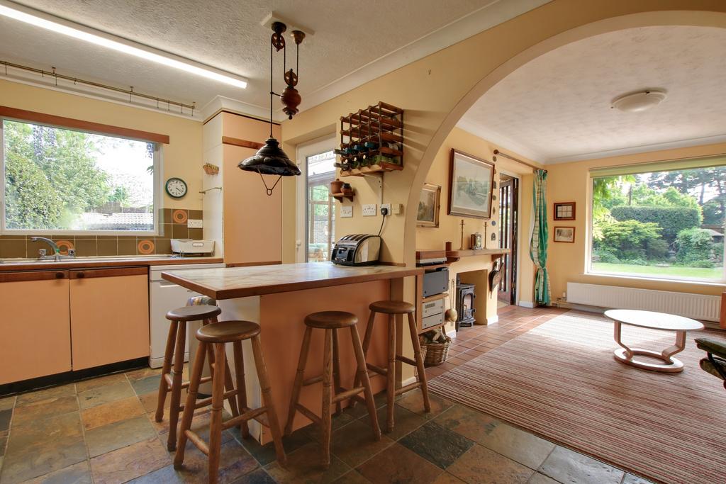 Kitchen breakfast room