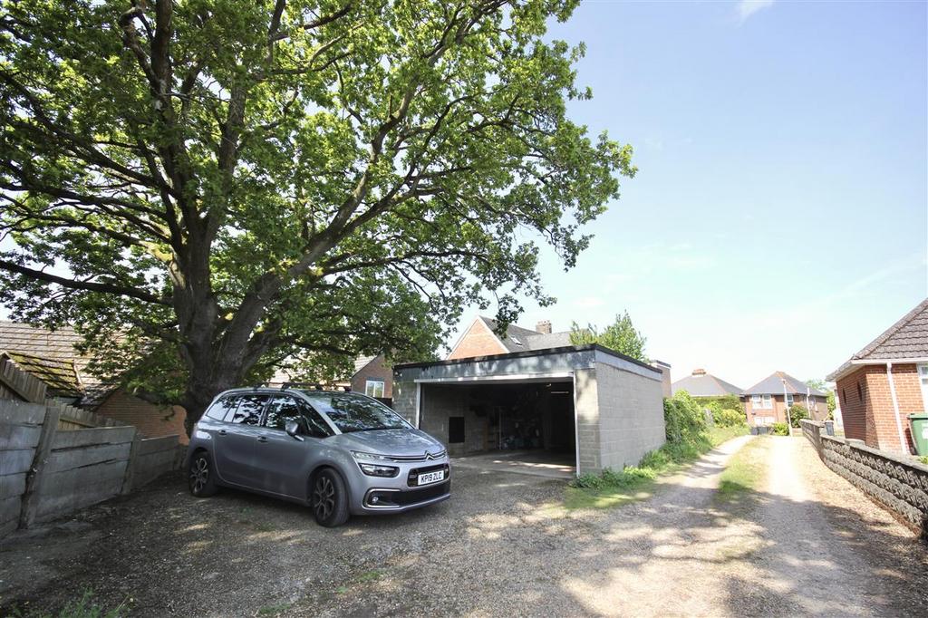 Foxholes Road, Oakdale, Poole 3 bed semidetached house for sale £365,000