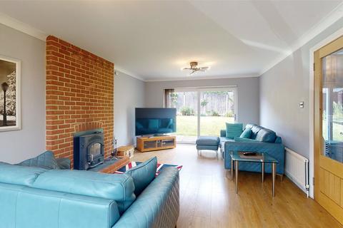 91 Brackendale Avenue, Basildon, SS13 3JX