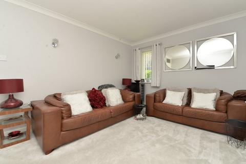2 bedroom apartment for sale, Wellington Court, New Milton, Hampshire, BH25