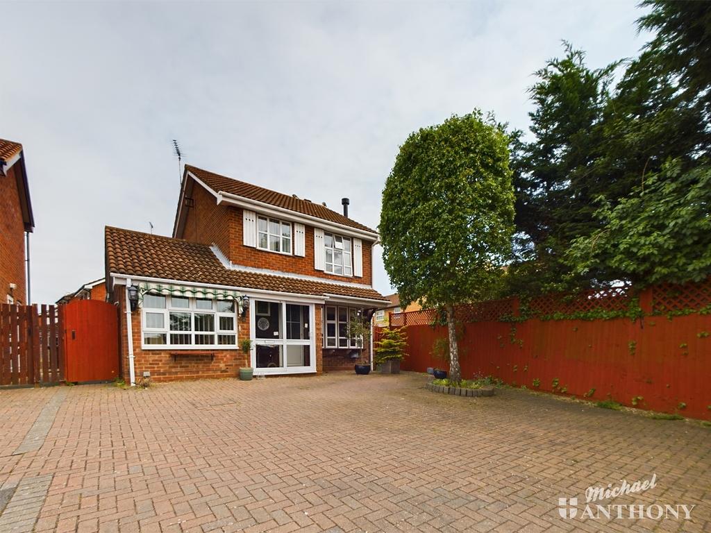 Thorp Close, Aylesbury, HP21 9YD 4 bed detached house £470,000