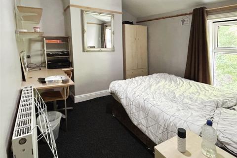 3 bedroom terraced house to rent, Bankfield Road, Huddersfield, HD1