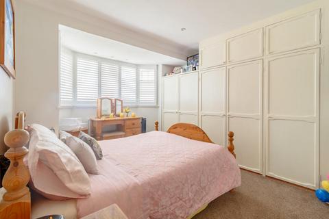 34 Ancaster Crescent, New Malden, KT3 6BE