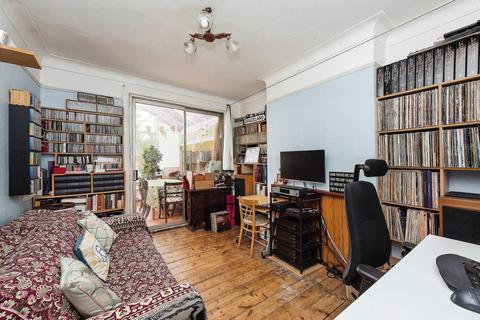 5 Malden Hill Gardens, New Malden, KT3 4HS