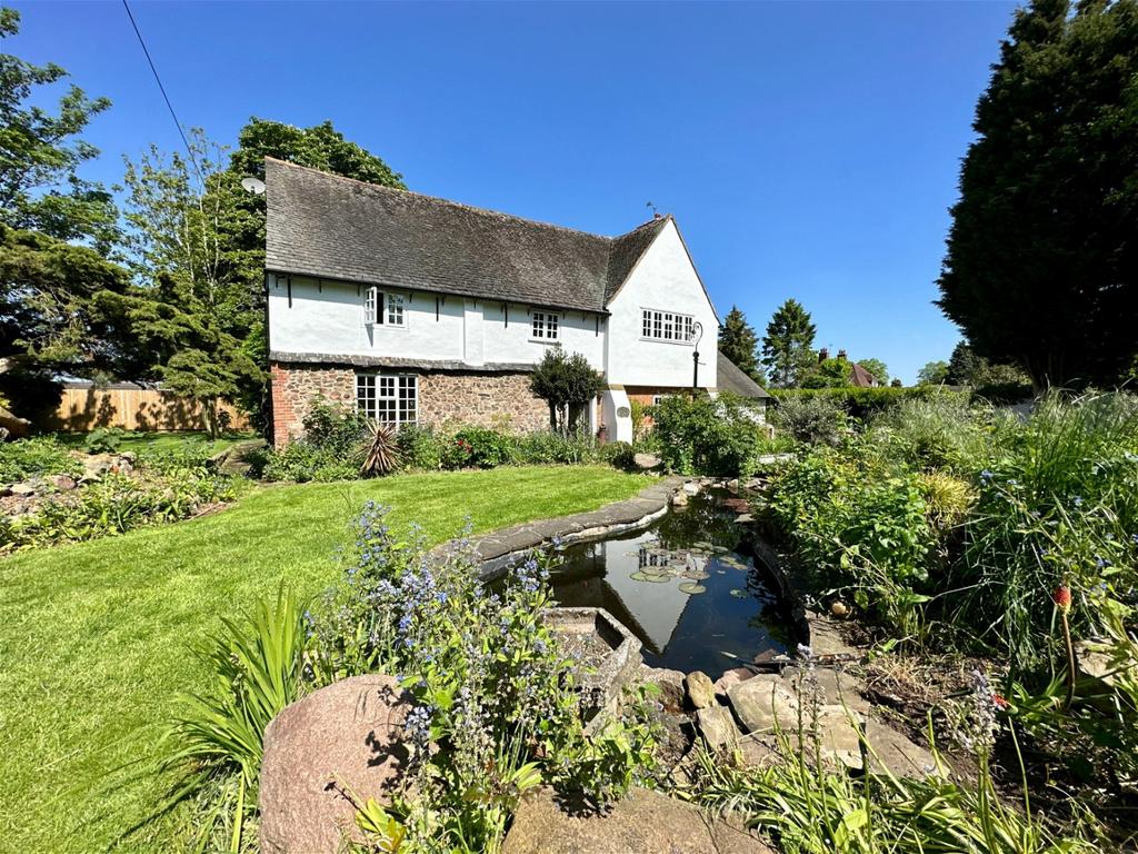 The Old White House, Main Street, Kirby Muxloe 5 bed detached house for