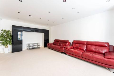 4 Cunningham Drive, Ickenham, Uxbridge, UB10 8FL