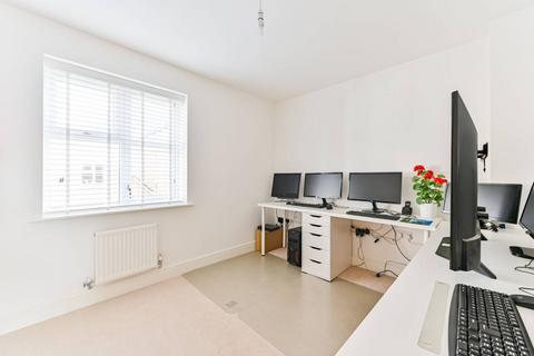 4 Cunningham Drive, Ickenham, Uxbridge, UB10 8FL