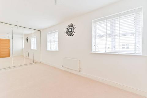 4 Cunningham Drive, Ickenham, Uxbridge, UB10 8FL