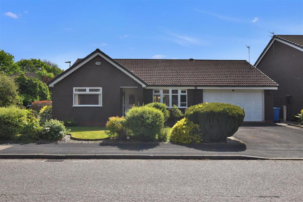 St. Andrews Close, Fearnhead, Warrington, WA2 0EJ 2 bed detached