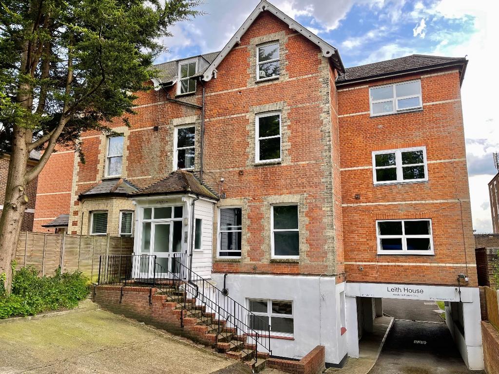 Leith House, Station Road... 1 bed apartment to rent £1,300 pcm (£300 pw)