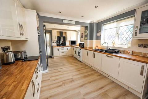 4 bedroom detached house for sale, Strahane Close, Brant Road, Lincoln