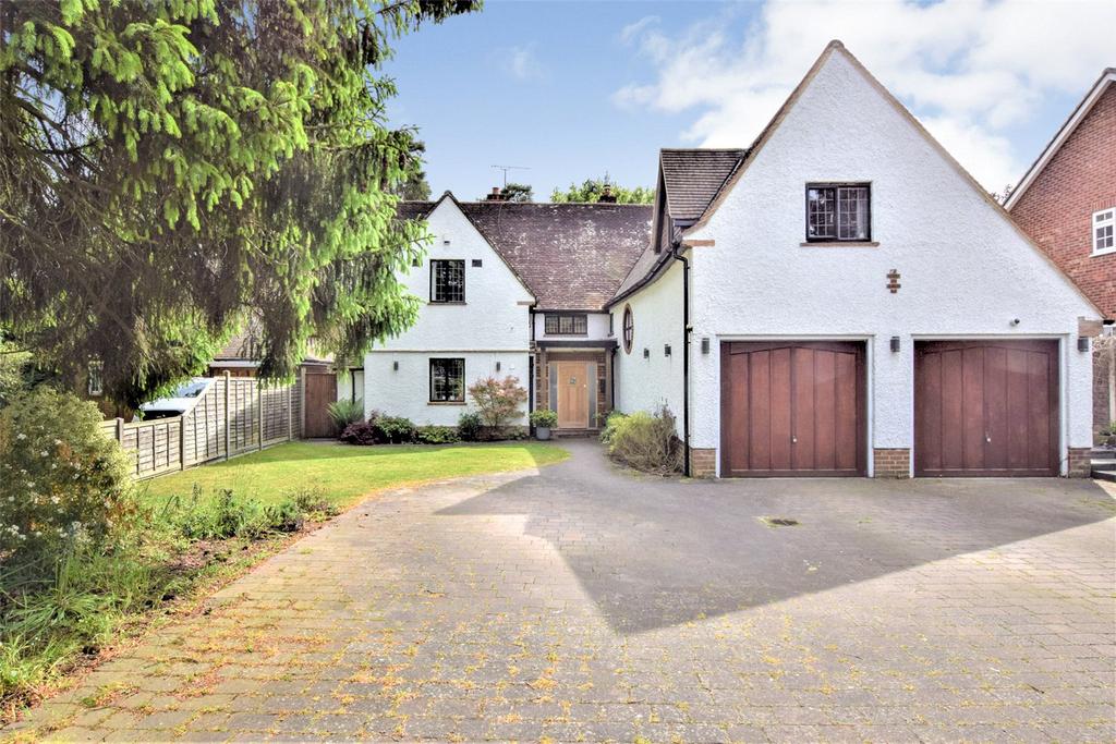 The Crescent, Farnborough GU14 5 bed detached house for sale £1,250,000