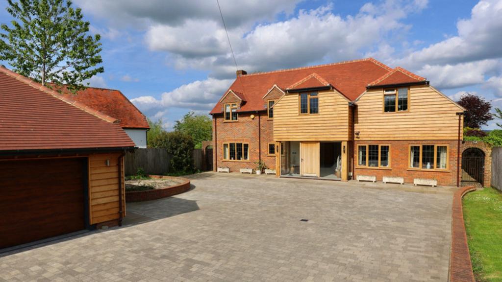 Henton, Chinnor, OX39 4 bed detached house for sale £1,550,000
