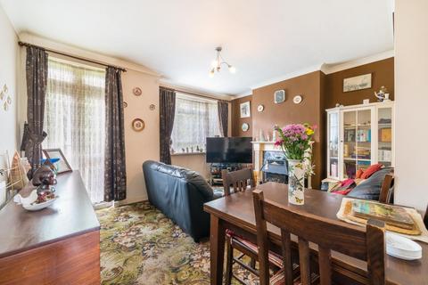 52 Tyneham Close, London, SW11 5XW