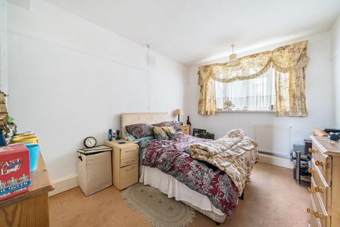 52 Tyneham Close, London, SW11 5XW