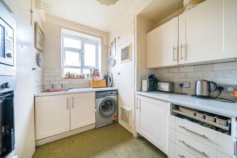 52 Tyneham Close, London, SW11 5XW