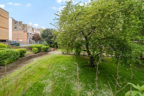 52 Tyneham Close, London, SW11 5XW