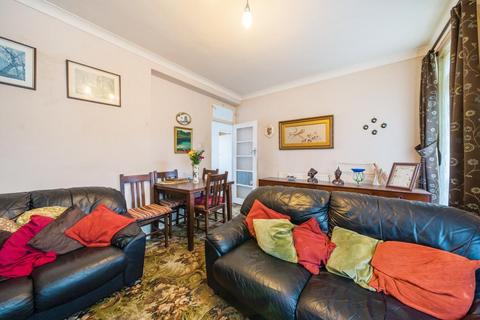 52 Tyneham Close, London, SW11 5XW