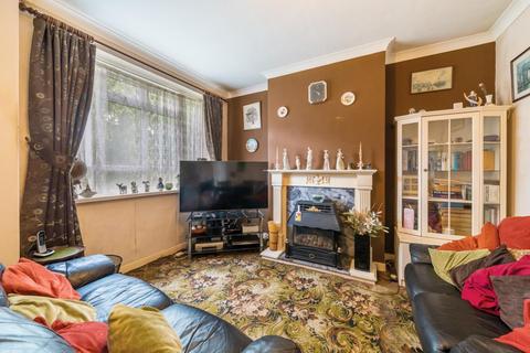 52 Tyneham Close, London, SW11 5XW